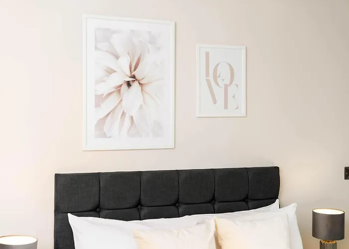Brand New Luxury Apartment - 2 Bedroom - City Centre - Jq - Wifi - Netflix - 10Ah