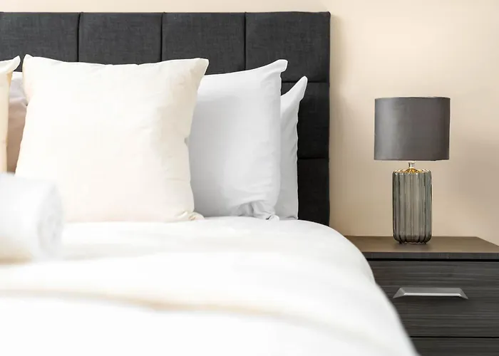 Brand New Luxury Apartment - 2 Bedroom - City Centre - Jq - Wifi - Netflix - 10Ah
